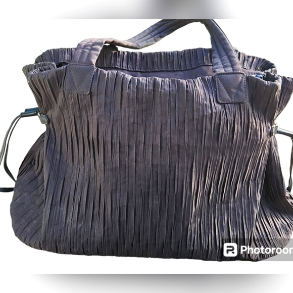 Victoria Secret Crinkle Creep Large Top Zip Tote, black - Picture 3 of 6